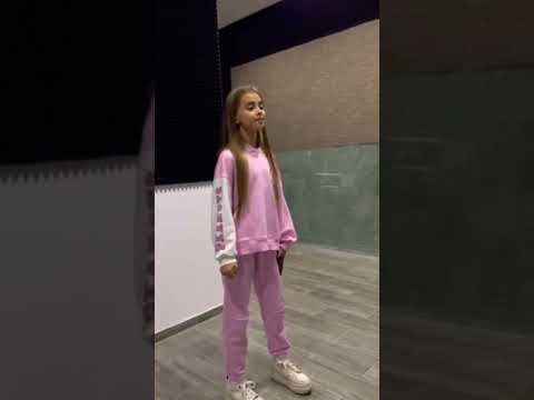 Julia Sandu (Picături Muzicale) - Kamelia Melnic (Dragostea din tei) @Julia_Sandu