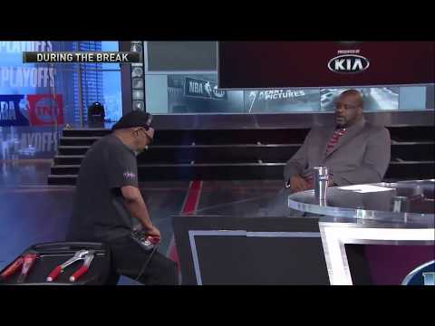 Shaq gets his feet cleaned!!