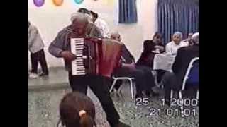 חגיגת יום הולדת כפולה לבני משפחת רצון (ידידנו היקר משה רצון ז"ל) - התמונה מוצגת ישירות מתוך אתר האינטרנט יוטיוב. זכויות היוצרים בתמונה שייכות ליוצרה. קישור קרדיט למקור התוכן נמצא בתוך דף הסרטון