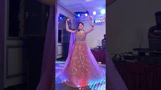 Download lagu Shagun ki ghadiya aayi hai Humane angna mein bhabhi dance Tanya  #wedding #sistersdance #dance mp3