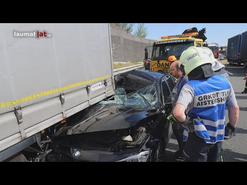 Drei teils Schwerverletzte: Auto auf Innkreisautobahn bei Weibern in LKW-Heck gekracht
