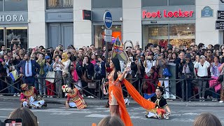 Download lagu Anggun 'nyinden' di jalanan di kota Paris - De Java a Bali di Le BHV Marais mp3 Download lagu Anggun 'nyinden' di jalanan di kota Paris - De Java a Bali di Le BHV Marais mp3