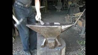 preview picture of video 'Forging on a 336 Lb Classic German double horned Anvil'