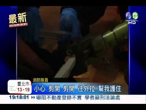 沙發床當跳跳床 10歲男童卡鋼架