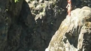 preview picture of video 'Sooke Potholes Cliff Jump by brave girl'