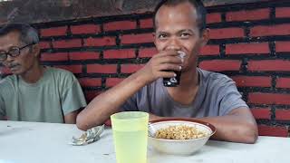 Download lagu Mang Adeng 93 (proteslah, dan kami akan tetap seperti ini. Ini edukasi, bukan market) mp3