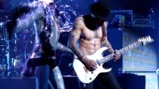 Jane&#39;s Addiction - &#39;Standing in the Shower... Thinking&#39; (LIVE) Clip