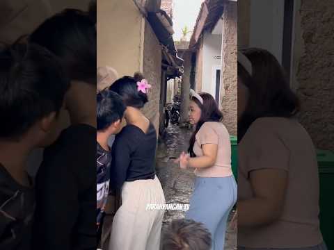 Cewek Cantik Di Depan Rumah Di Kejar Kuda Lumping Dari Sarangnya!!!