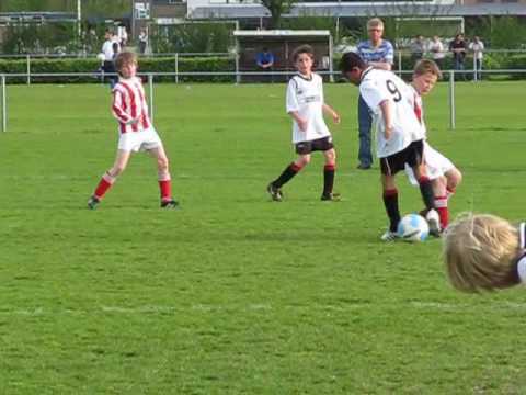 28-04-2010 Geinoord E2 - PVCV E1