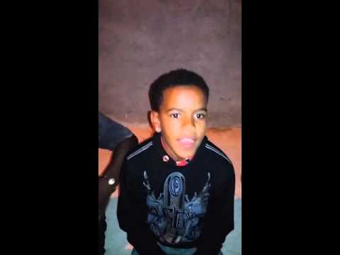 Mc Fabrício "senta no pequeno"