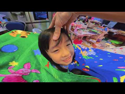 Chippy - JiBun LIVES IN A BLANKET eating all kinds of snacks - Chippy the Naughty Kid with Mom an...