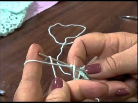 Mulher.com - 08/11/2012 - Irene Mauzer - Casaquinho de Bebê de Frivolitté 01