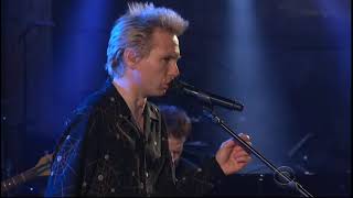 TV Live: Franz Ferdinand - "Feel the Love Go" (Colbert 2017)