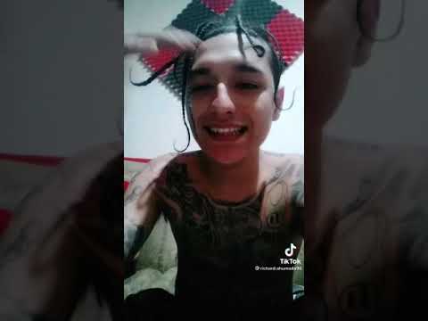 Richard Ahumada cantando