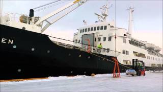 preview picture of video 'Freight Loading on MS Lofoten at Nesna'