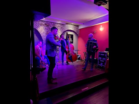 Utrinki iz koncerta ob dnevu žena v Dvornem baru #BacktotheRootZ