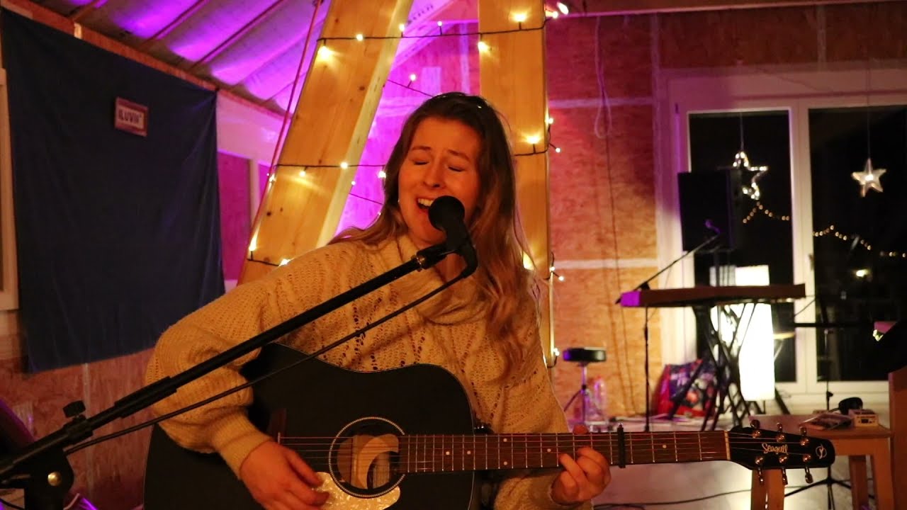 Tana Lou Performance