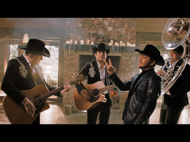 Christian Nodal y Los Plebes del Rancho nos conquistan “2 Veces”