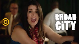 Broad City - Abbi's "Mrs. Doubtfire" Moment