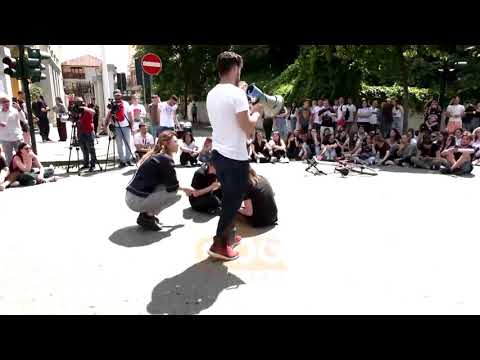 Maturantet ne proteste: Struktura e testit te letersise s’ishte sic premtoi Ministrja