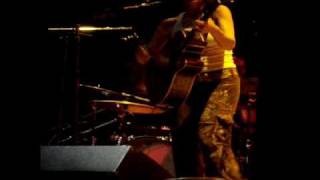 Ani Difranco performs "Mariachi"