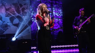 Kelly Clarkson Sings &#39;I Don&#39;t Think About You&#39;