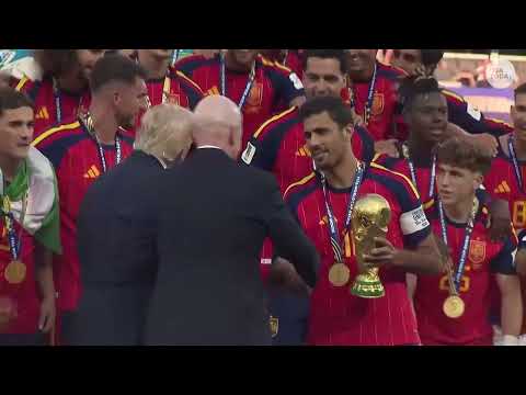 ترمب يستأثر بجزء من الأضواء في نهائي كأس العالم 
