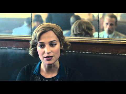 The Danish Girl // Clip - Gerda meets Hans in café (OV)