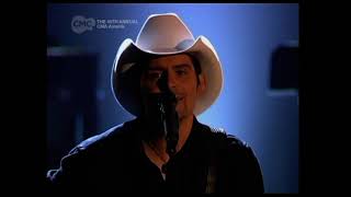 Brad Paisley- She&#39;s Everything (Live)
