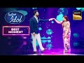 Indian Idol S14 | Vicky Kaushal ने Shreya Ghoshal के साथ किया एक Romantic Dance | Best Moment