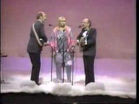 Puff the Magic Dragon - Peter Paul & Mary Live