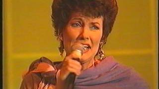 Simon Gallaher &amp; Julie Anthony - Sleigh Medley - Christmas at Twin Towns   December 1993