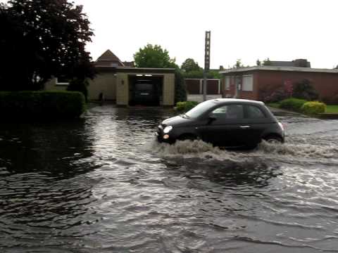 Unwetter in Stadt Leer / Ostfriesland   Deichstrasse überflutet