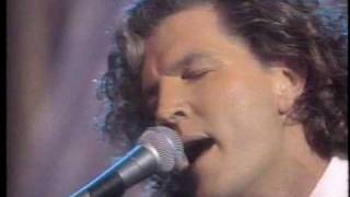 Tim Finn & Crowded House - Not Even Close (unplugged 1990)