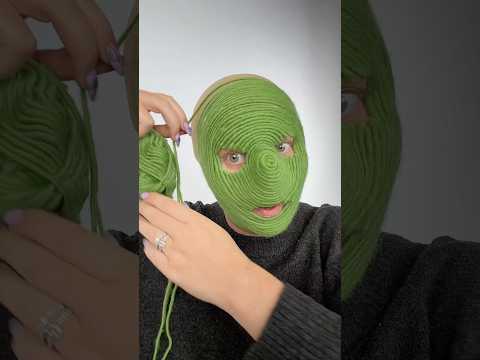 Paulas schminkt sich mit WOLLE?! 😱🧶 Wie findet ihr den fertigen Grinch Look? 💚