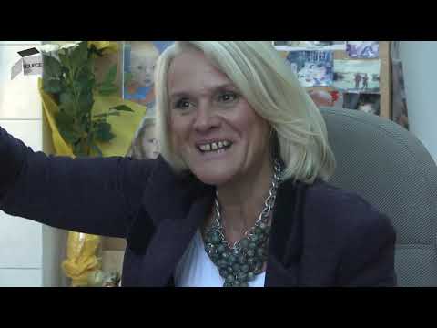 "Sve srećne obitelji liče jedna na drugu, a svaka nesrećna obitelj, nesrećna je na svoj način"