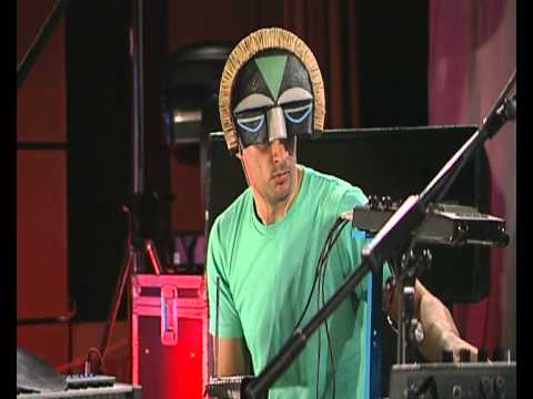 SBTRKT - Hold On (6 Music Live Session)