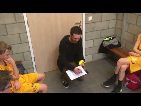 Deel 1.3 U 16 Peer - Limb Uni: Kleedkamer tijdens de rust