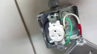 240 volt socket Ground pin up or down ? 6 20R Nema Receptacle