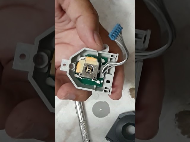 Vídeo relacionado con Hipzeepo Joystick de Repuesto para Mando de N64. Kit de Reparación de Joystick 3D para una Precisión en Juegos.
