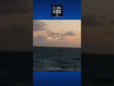 ★ Mystérieuses lumières filmées au-dessus de l'océan depuis un Ferry !