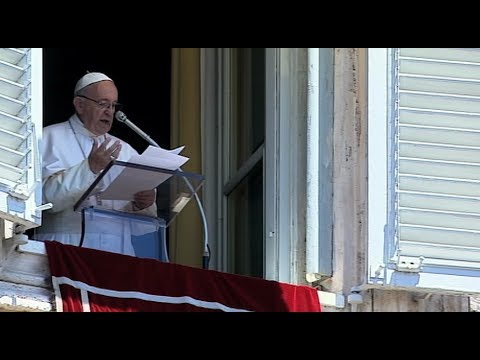Papa en ángelus: A pesar de limitaciones, los cristianos pueden reflejar bondad de la Trinidad