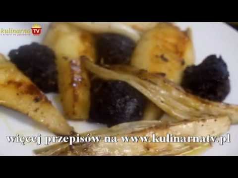 Gorąca sałatka z gruszki, kaszanki i cykorii