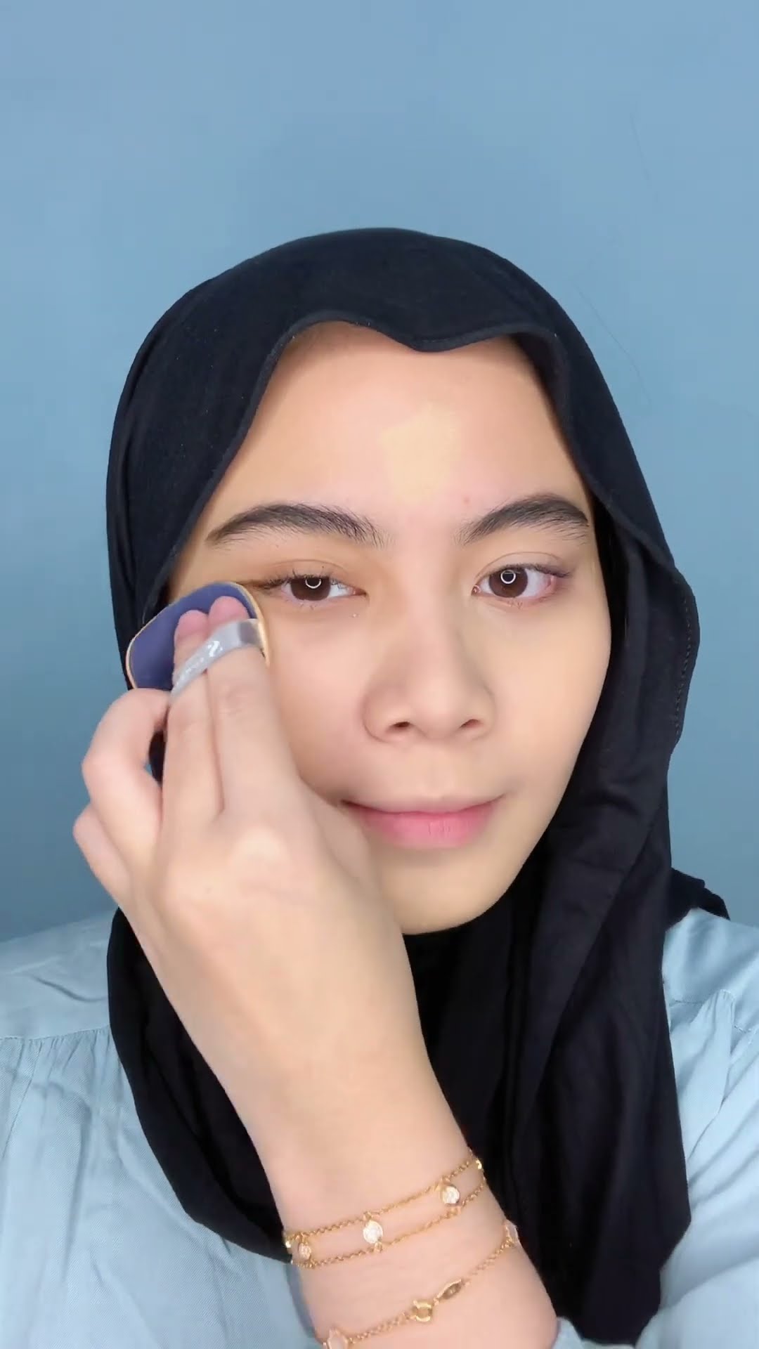 Mau mulai makeup tapi bingung urutannya? Yuk, simak urutan makeup pemula yang wajib kamu coba! ✨💄