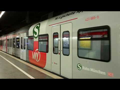 Doppel Werbe-S-Bahn (Seebauer+S-Bahn Navigator) am Münchner Hauptbahnhof