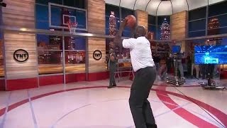 Shaquille O'neal Airballs Free Throw But Can Shoot 3 Pointers At 45 Years Old - Shaq Three Pointers!