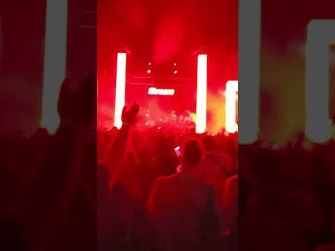 Skream - Old Skool Dubstep Set playing out Emalkay When I Look At You