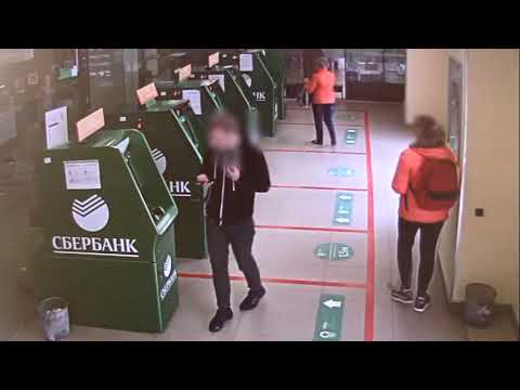 В Оренбурге девушка не удержалась и похитила деньги из банкомата