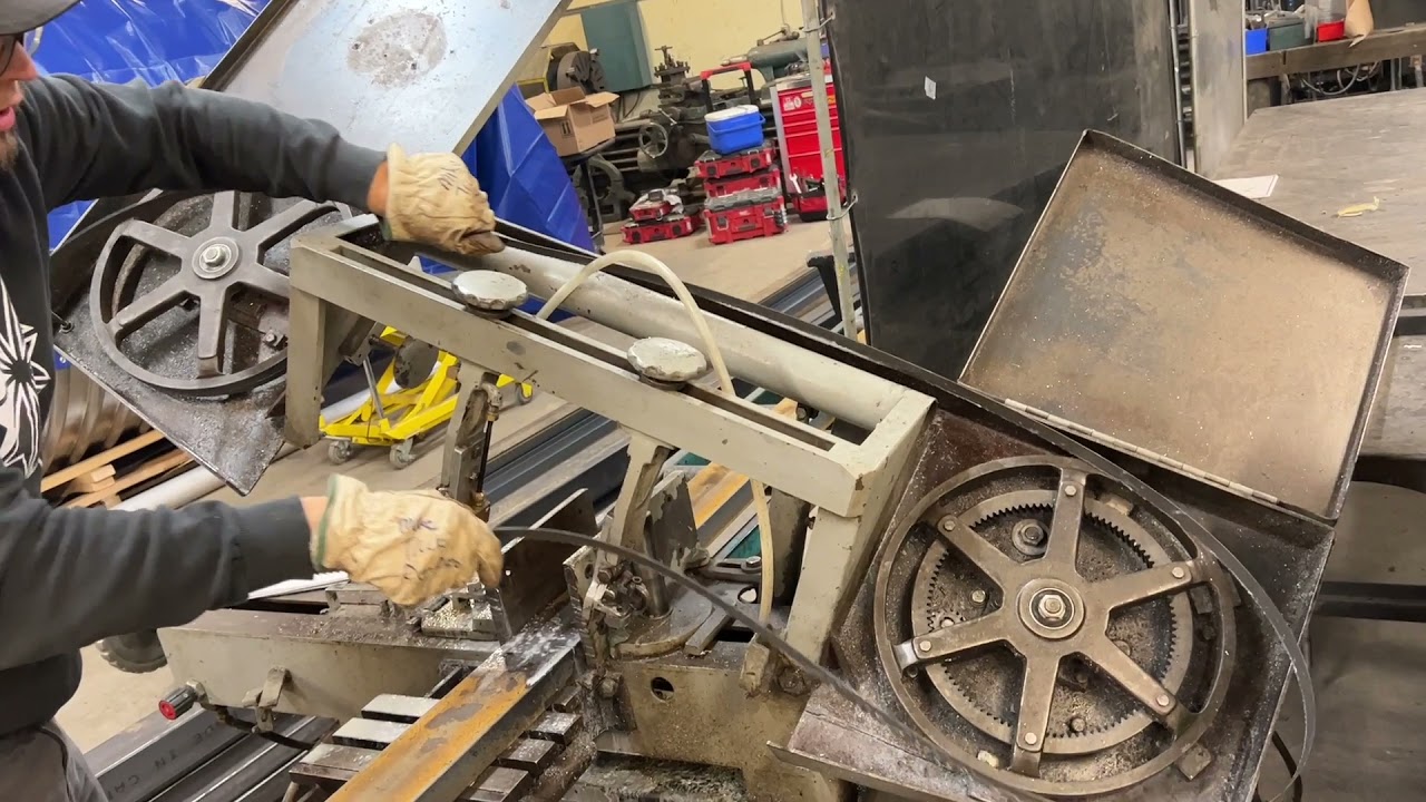 Blade replacement horizontal bandsaw