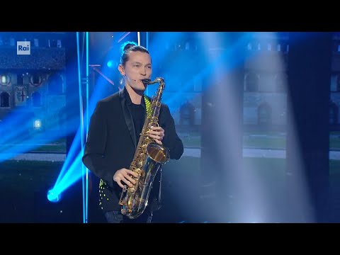 Timur Shved  suona "We no speak l'Americano" - Dalla strada al Palco 25/04/2023